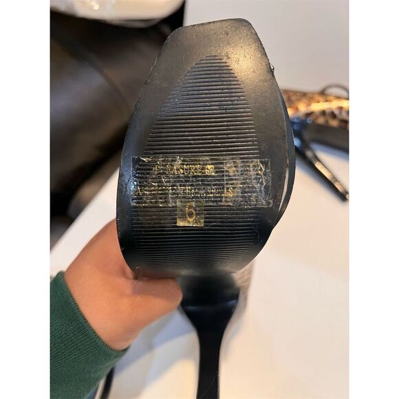 Pinup Couture Women's Cheetah Print Peep Toe Heels Size 6 Party Shoes - Picture 6 of 7